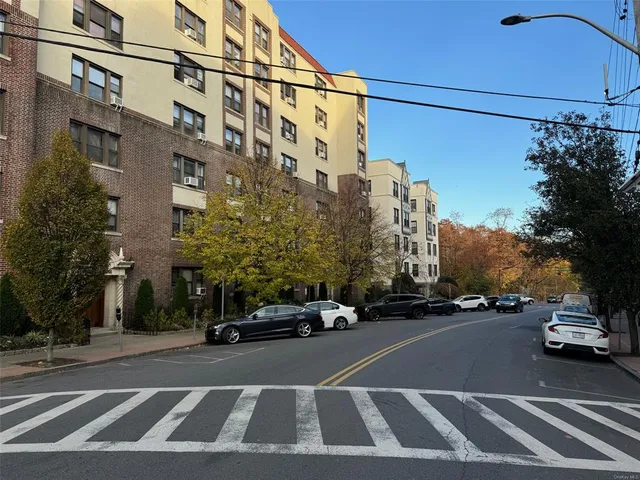 $358,000 | 42 Pondfield Road, Unit 6C, Bronxville, NY 10708