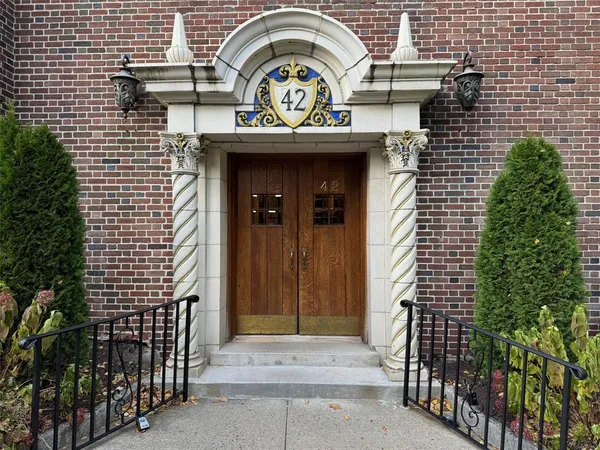 $358,000 | 42 Pondfield Road, Unit 6C, Bronxville, NY 10708