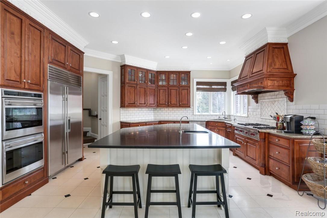 4676 Wind Ridge Court Rochester, MI 48306 - Photo 15 of 67 16 - Kitchen.jpg