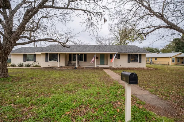 $277,000 | 504 Marburger Street, Smithville, TX 78957