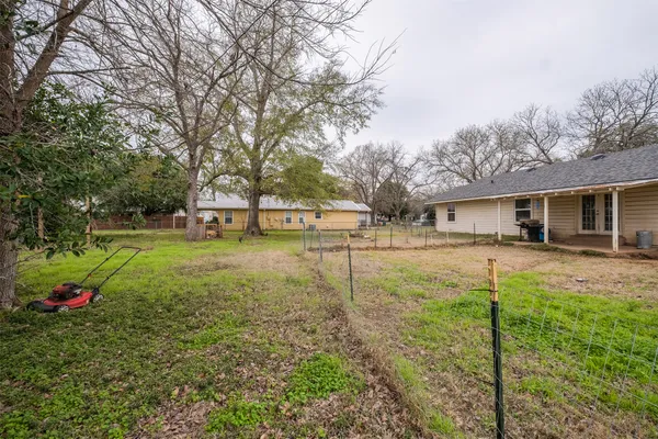 $277,000 | 504 Marburger Street, Smithville, TX 78957