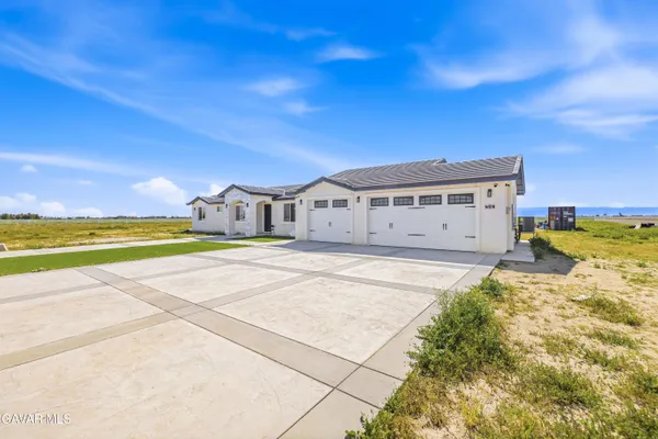 $989,000 | 7636 Avenue A 4 W Lancaster Ca West, Lancaster, CA 93536