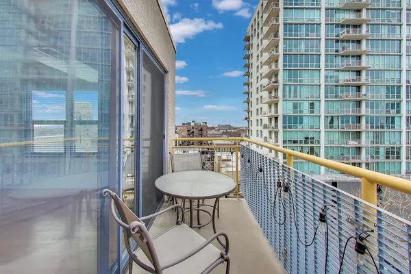 $285,000 | 1910 South Indiana Avenue, Unit 727, Chicago, IL 60616