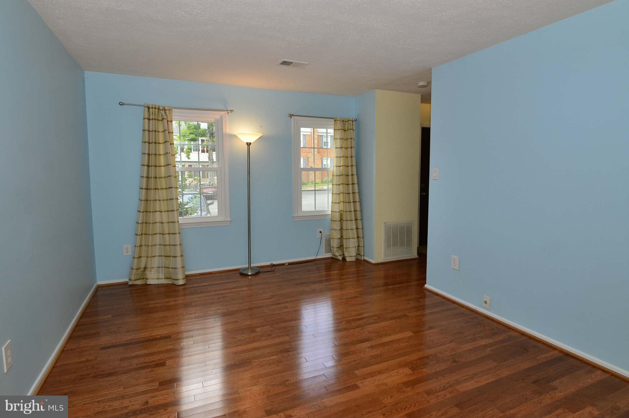 8451 Kitchener Drive Springfield, VA 22153 - Photo 10 of 26 Living Room