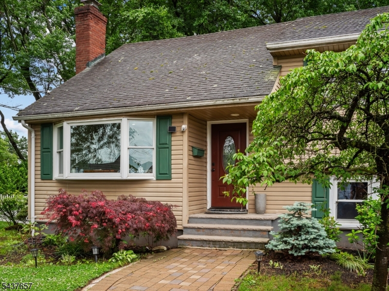 17 Ravine Court Clifton, NJ 07013 - Photo 2 of 46