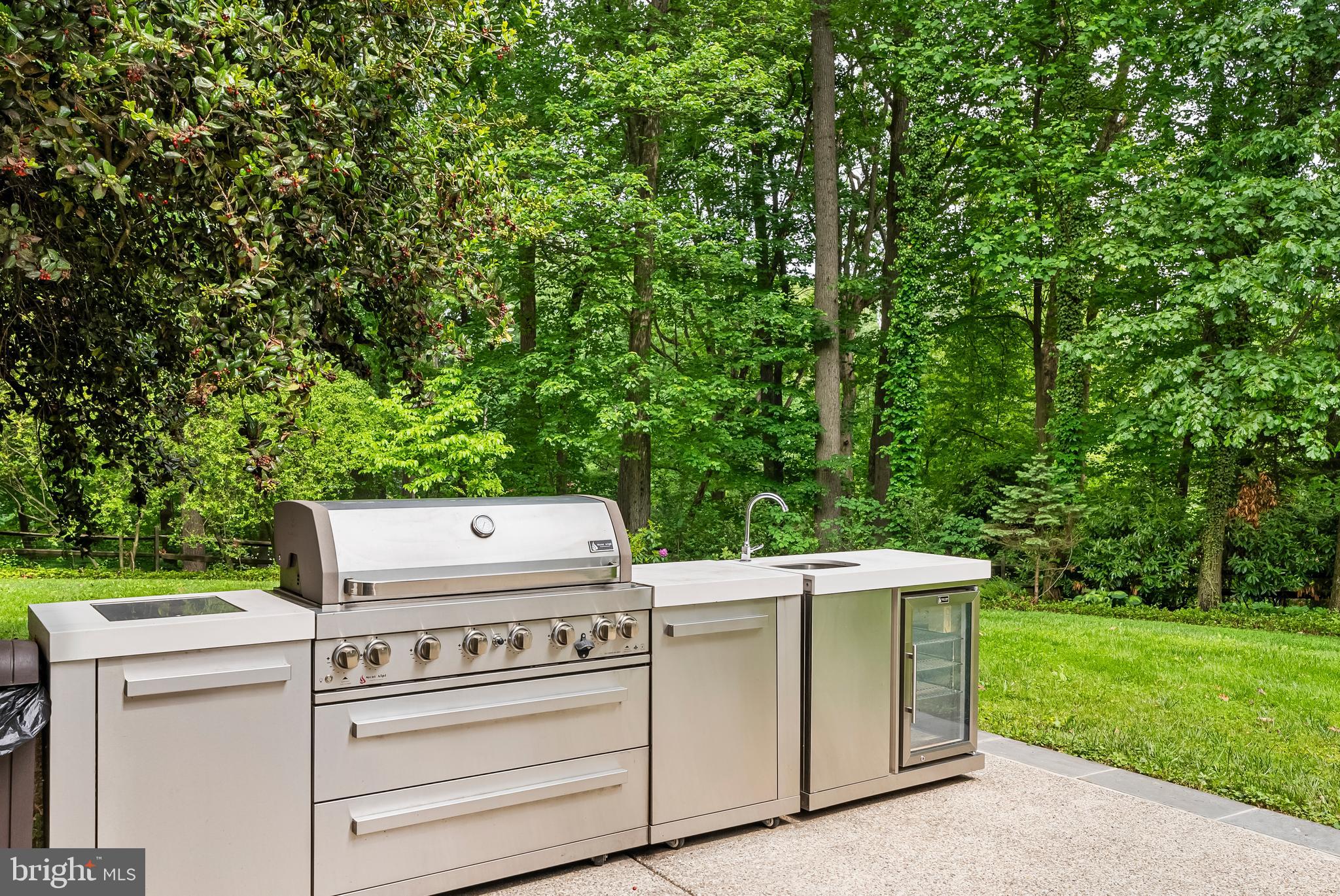 1402 Ellenglen Road Towson, MD 21286 - Photo 54 of 57 a view of a backyard with a small yard