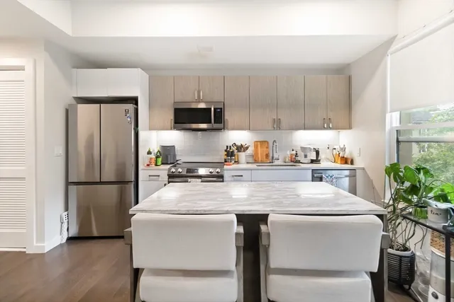 $3,350 | 90 Antwerp Street, Unit 205, Boston, MA 02135