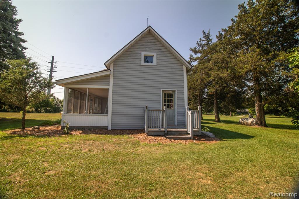 749 East Newburg Road Carleton, MI 48117 - Photo 15 of 43
