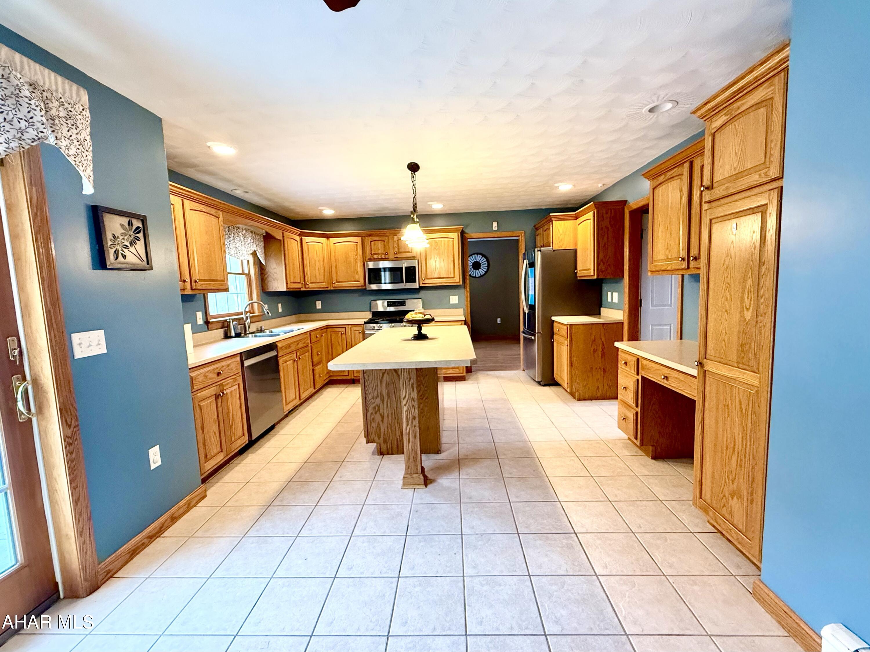 246 Castle Farms Road Altoona, PA 16601 - Photo 7 of 33