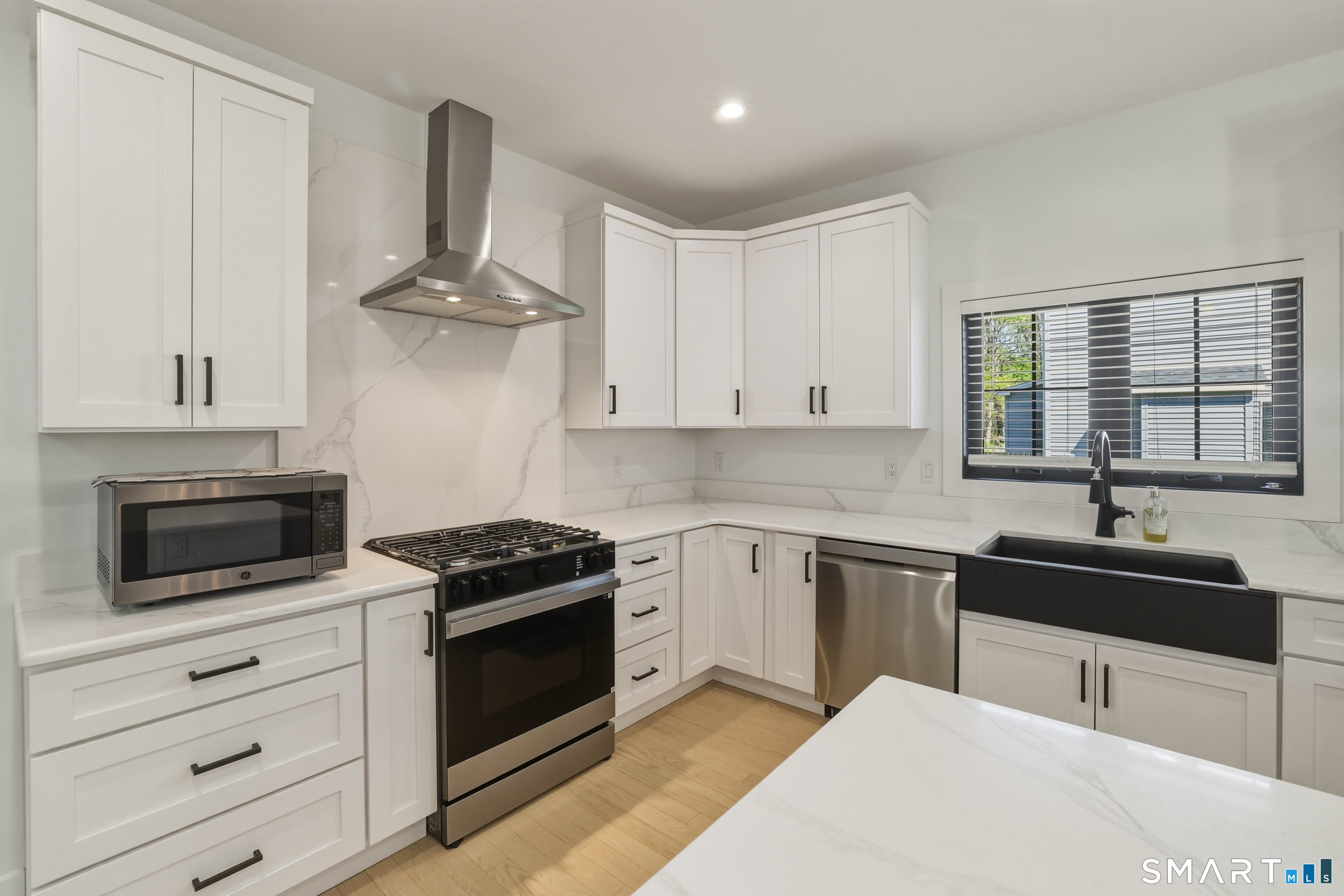 67 Luca Lane Wethersfield, CT 06109 - Photo 3 of 40