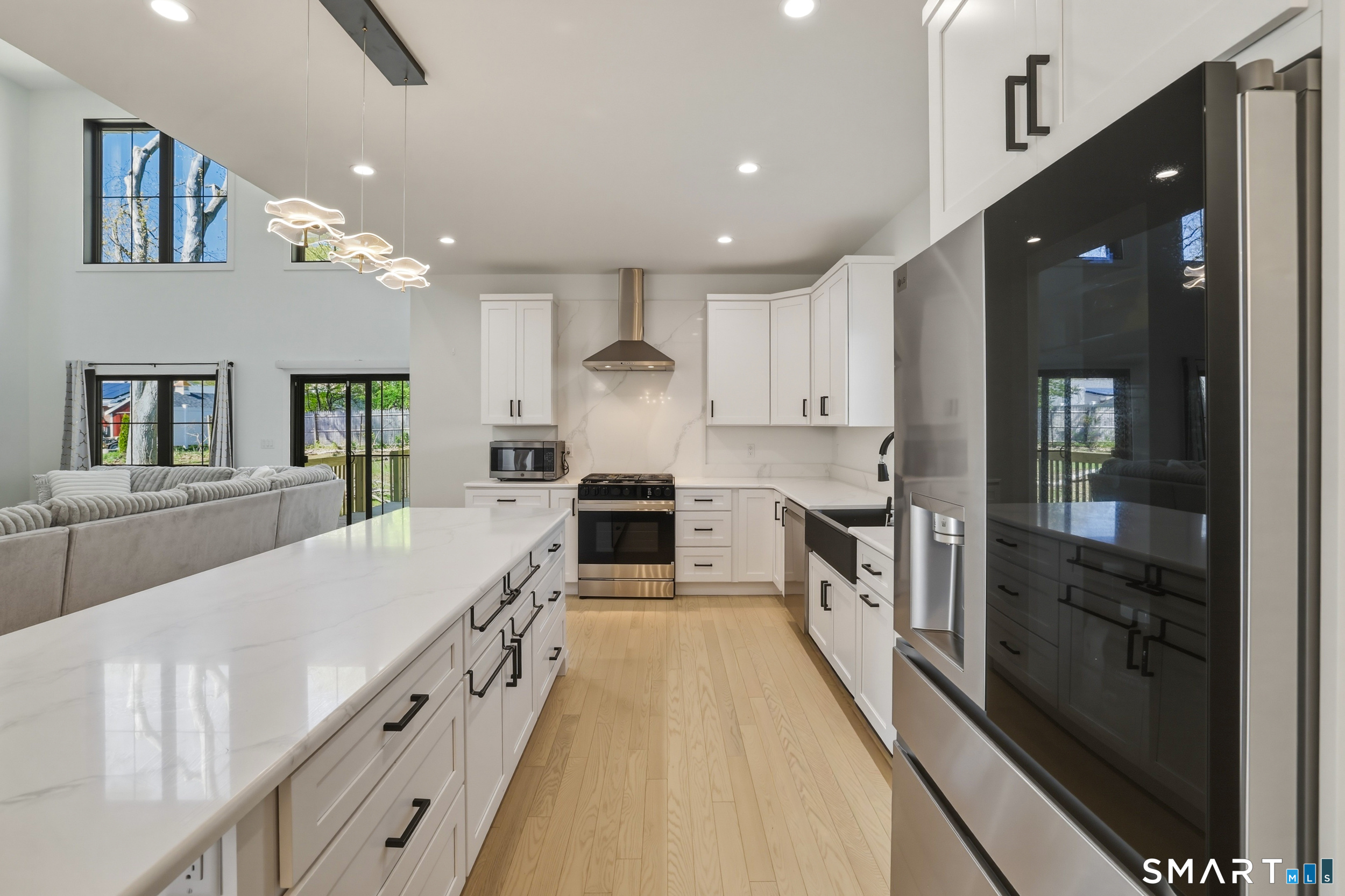67 Luca Lane Wethersfield, CT 06109 - Photo 4 of 40