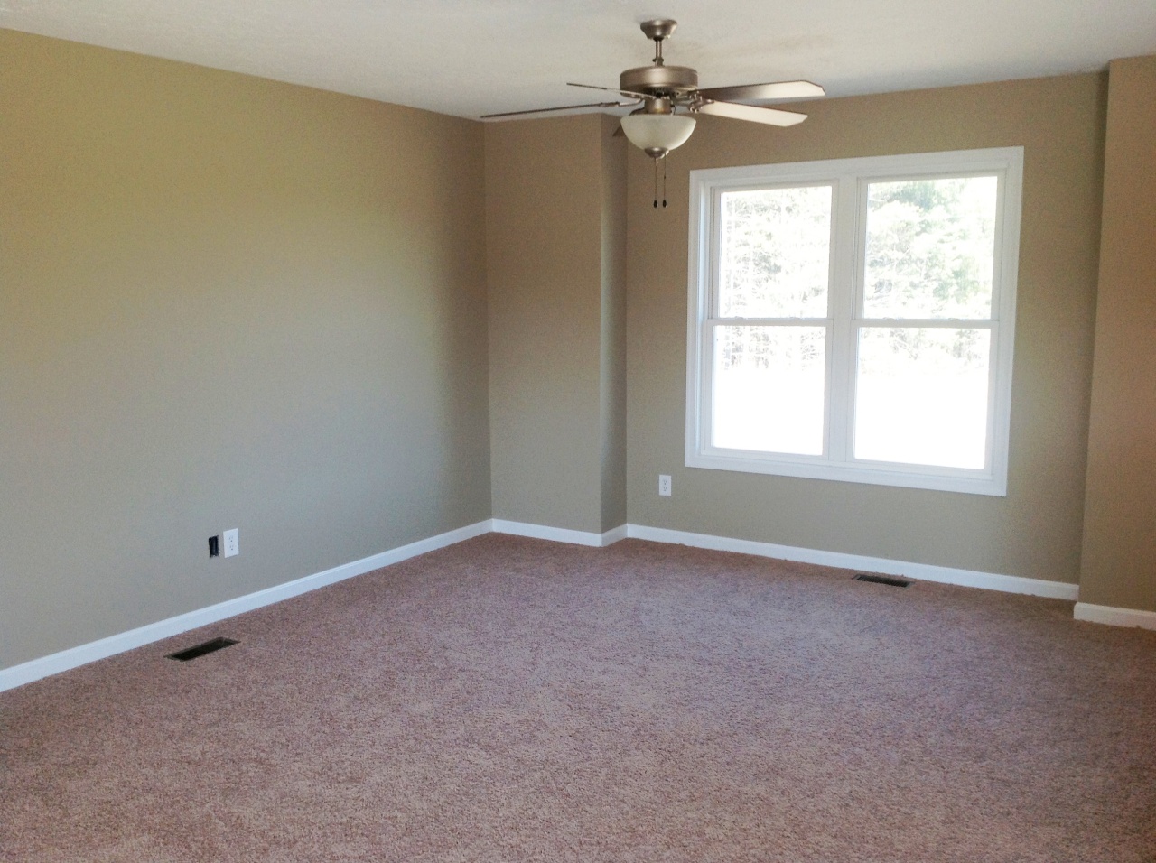 1925 Diamond Hill Road Moneta, VA 24121 - Photo 2 of 9 Great Room