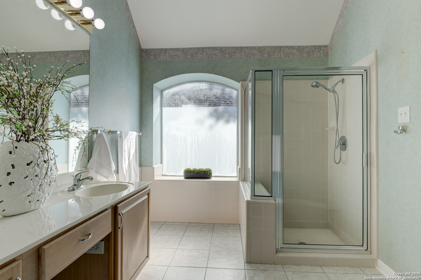 9923 Tezel Road San Antonio, TX 78254 - Photo 16 of 30 a bathroom with a bathtub a sink and a mirror