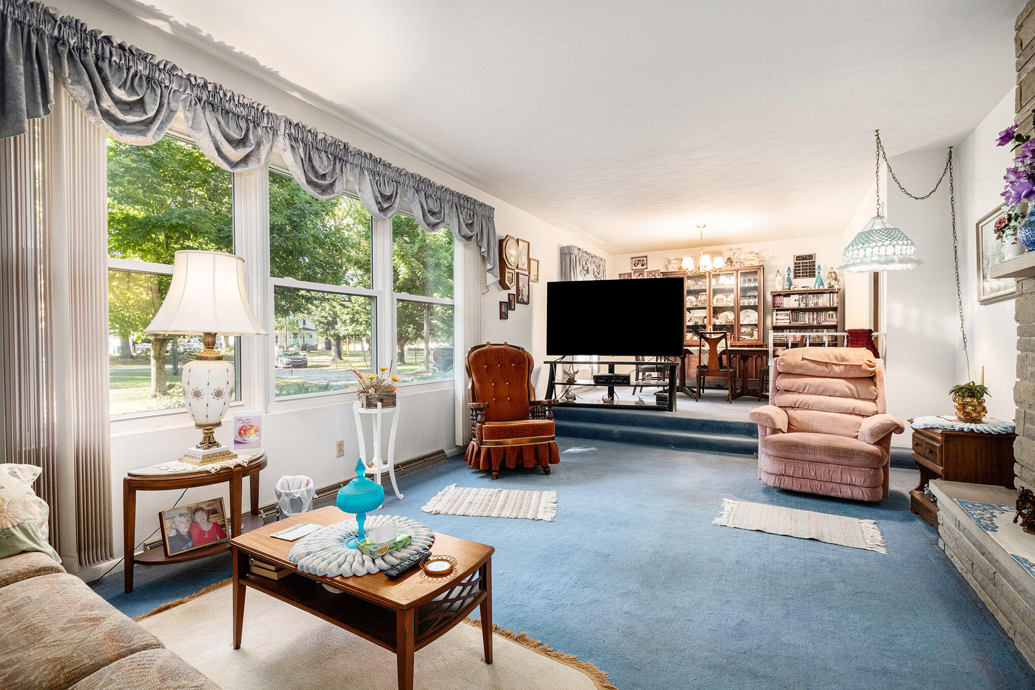 27832 Corwin Street Dowagiac, MI 49047 - Photo 5 of 18 LIVING ROOM
