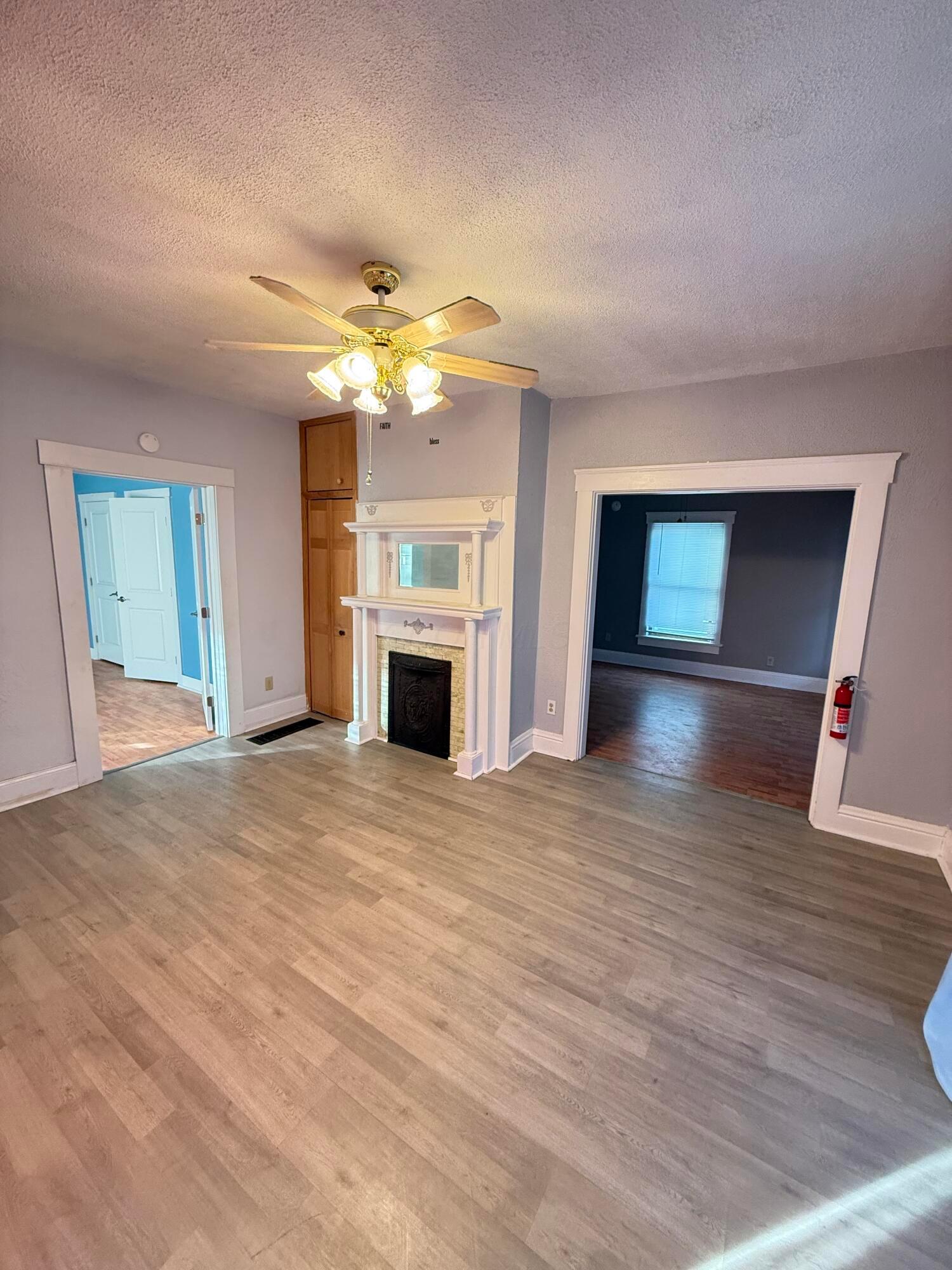129 North Burnett Road Springfield, OH 45503 - Photo 6 of 27 LivingRoom