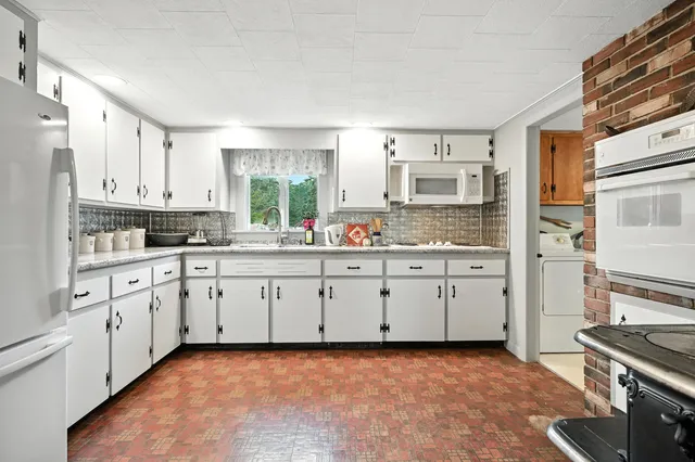 $449,000 | 574 Howes Corner Road, Turner, ME 04282