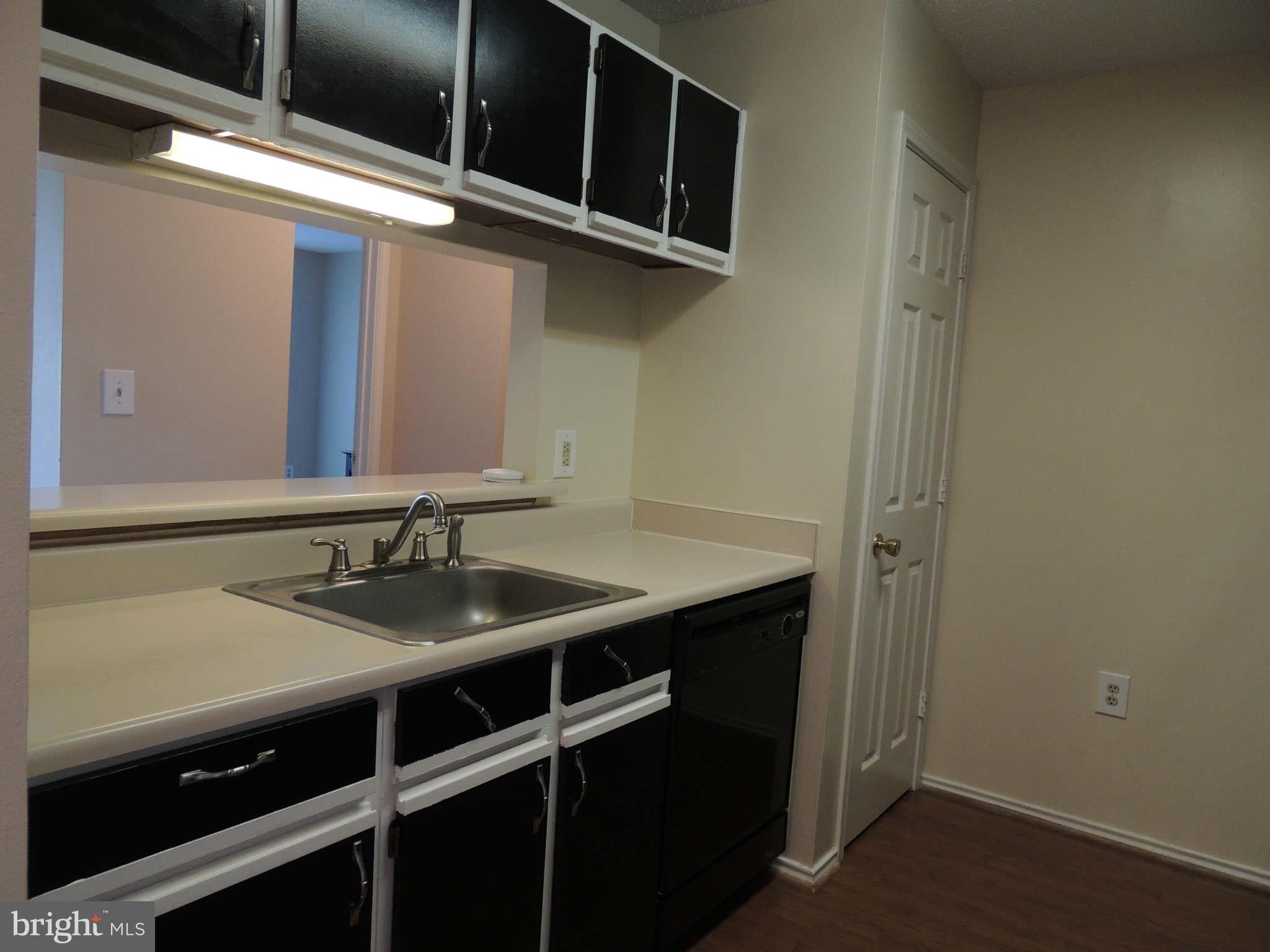 21033 Timber Ridge Terrace, Unit 301 Ashburn, VA 20147 - Photo 5 of 13 Kitchen