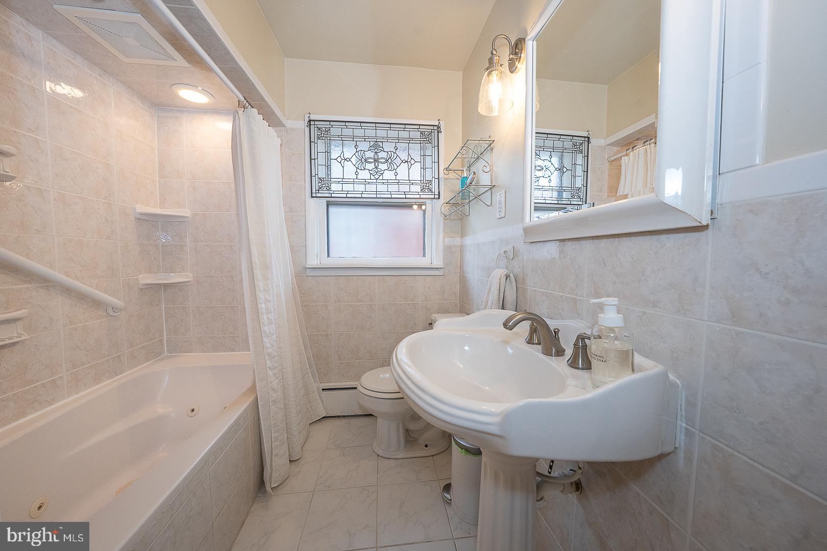 124 Grandview Road Ardmore, PA 19003 - Photo 29 of 65 a bathroom with a sink a toilet and bathtub