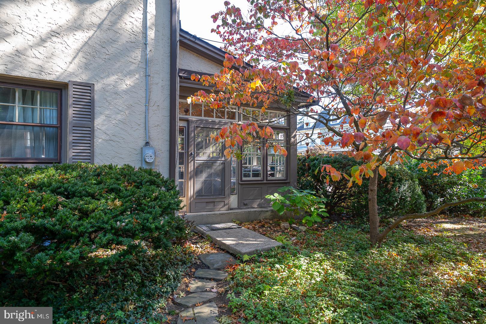 124 Grandview Road Ardmore, PA 19003 - Photo 49 of 65 a backyard of a house with lots of green space