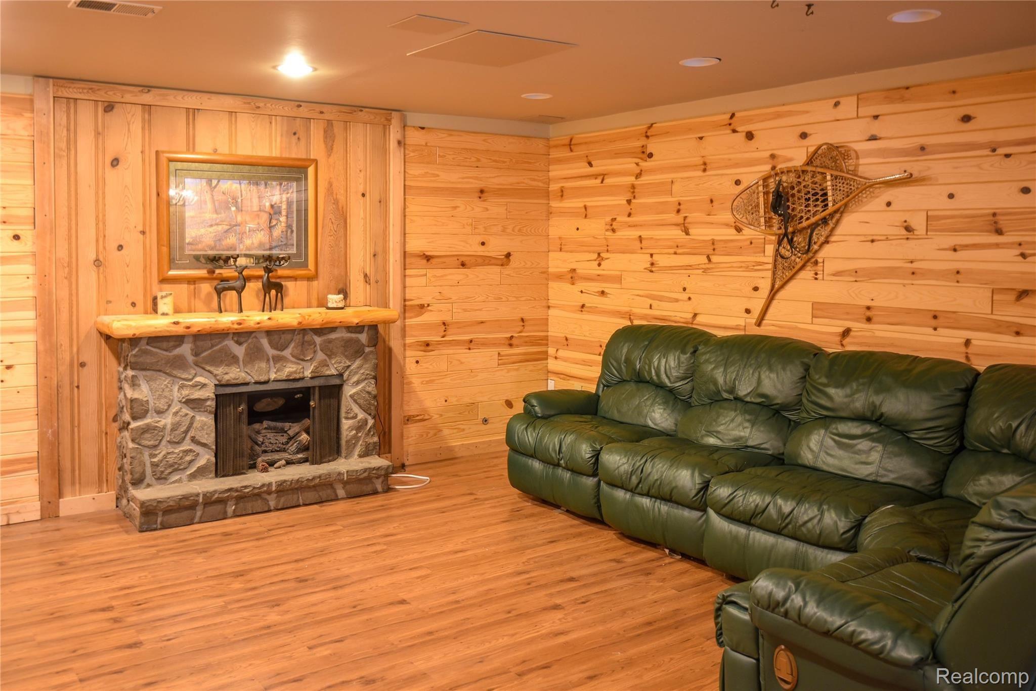 493 Pine Tree Road Lake Orion, MI 48362 - Photo 51 of 63 20210625-WES_2288.jpg