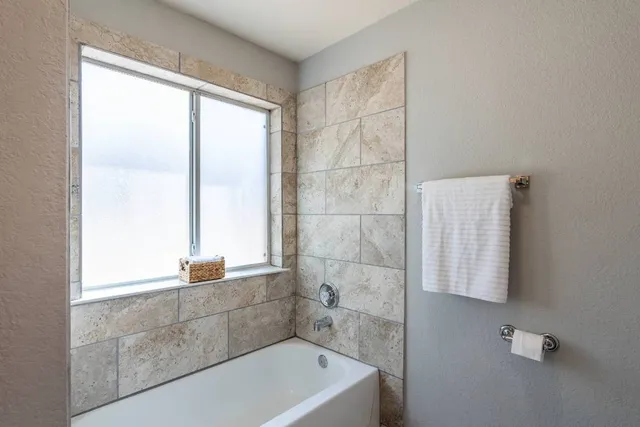 $1,800 | 7704 Plateau Cove, Lago Vista, TX 78645