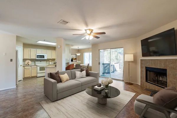 $1,800 | 7704 Plateau Cove, Lago Vista, TX 78645