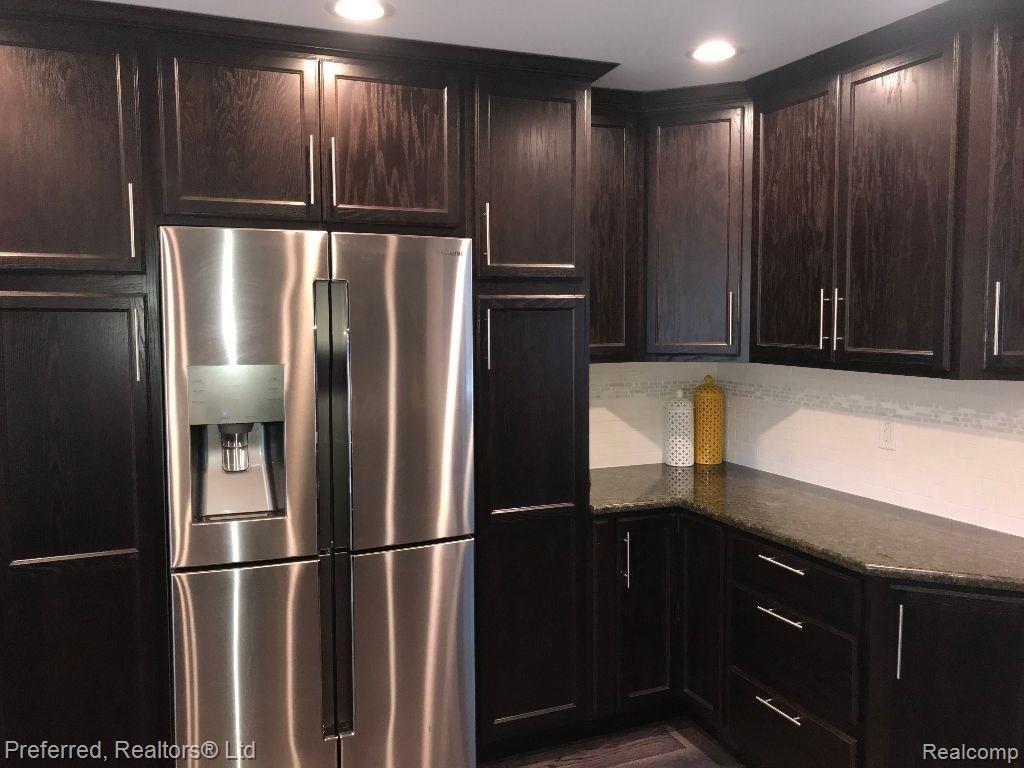 43736 Hanford Road Canton, MI 48187 - Photo 10 of 29 Kitchen 4.jpg