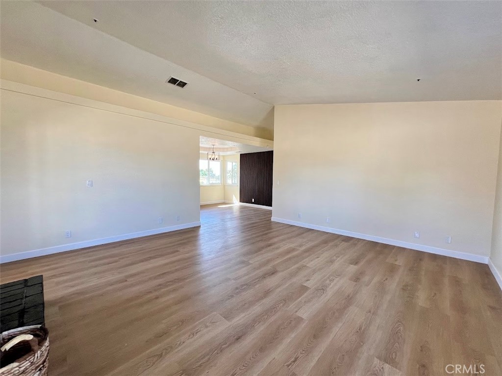 13377 Paramount Road Phelan, CA 92371 - Photo 5 of 33 Living Room