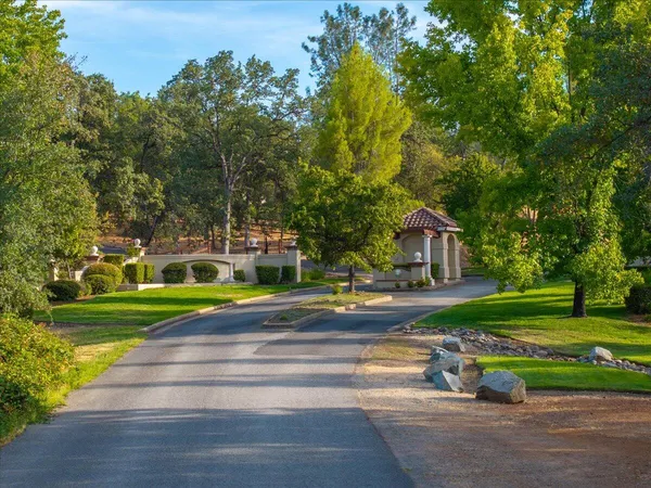 $1,495,000 | 15888 El Camino Robles Road, Redding, CA 96001