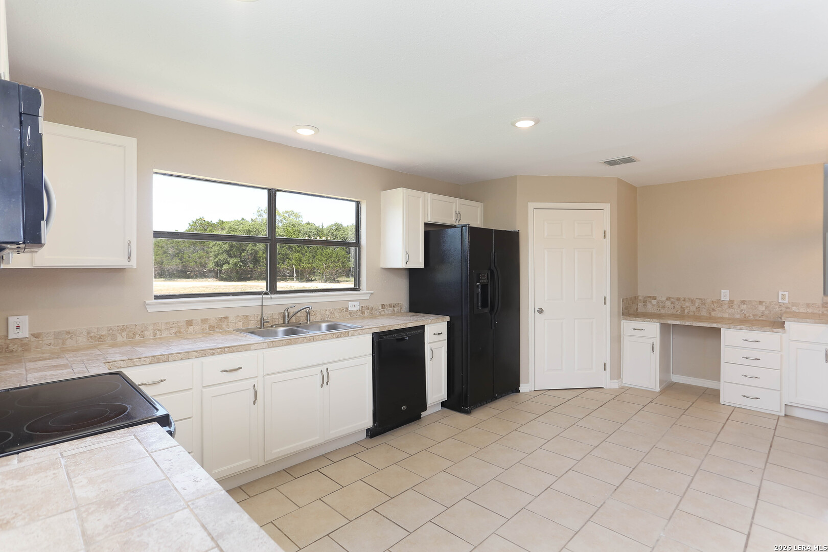 693 Snake Road Pipe Creek, TX 78063 - Photo 10 of 30