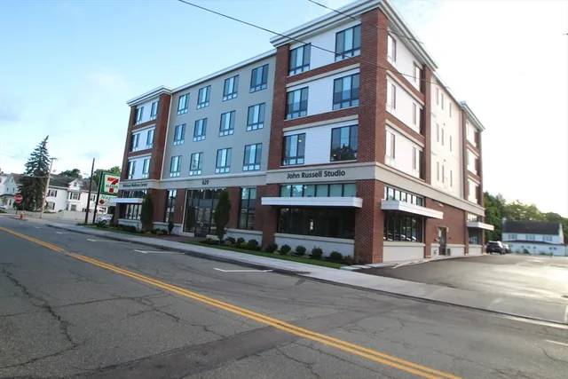 $2,500 | 629 Washington Street, Unit 307, Whitman, MA 02382