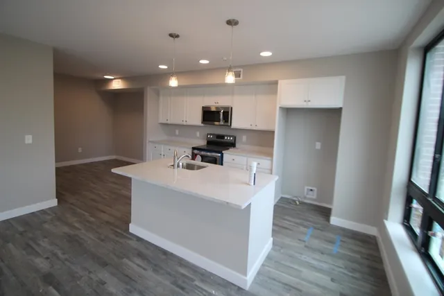 $2,500 | 629 Washington Street, Unit 307, Whitman, MA 02382