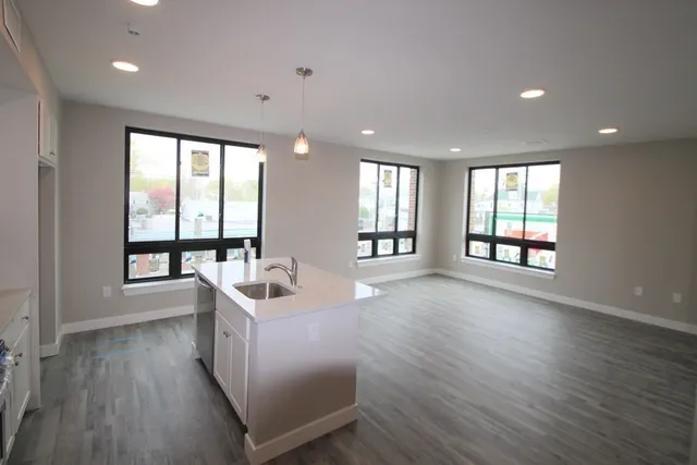 $2,500 | 629 Washington Street, Unit 307, Whitman, MA 02382