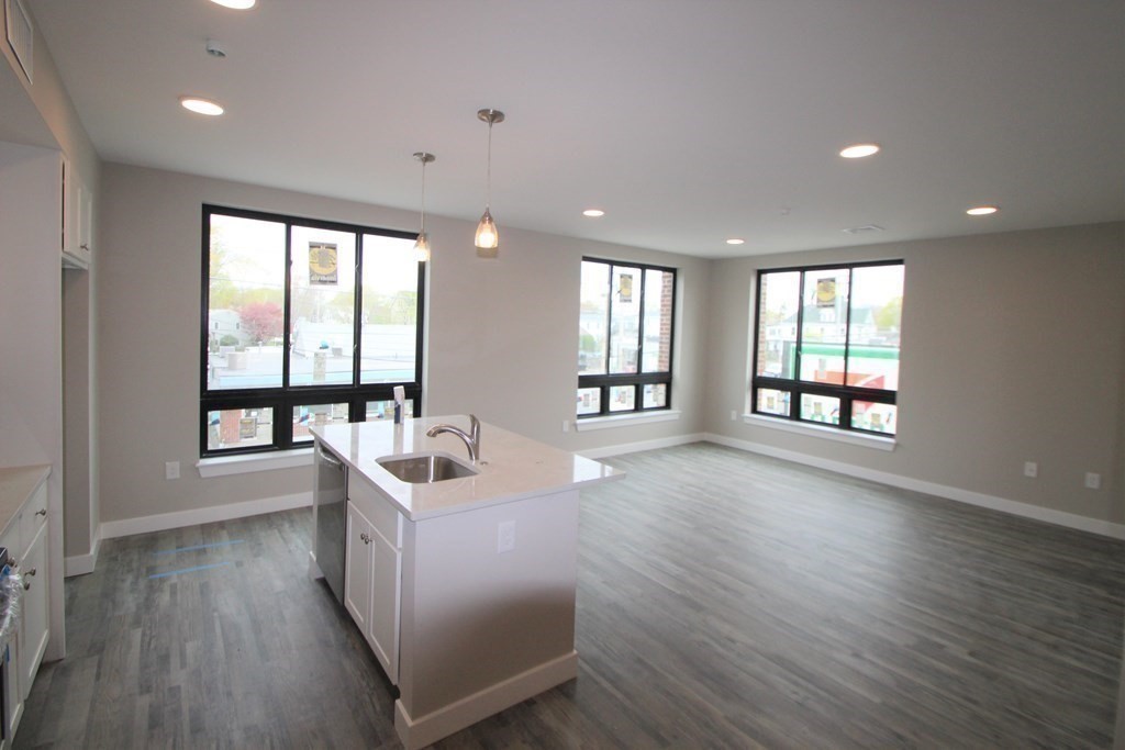 629 Washington Street, Unit 307 Whitman, MA 02382 - Photo 5 of 11