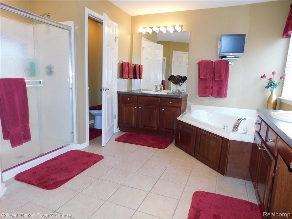 4076 Merriman Loop Howell, MI 48843 - Photo 30 of 65 Master Bath.JPG