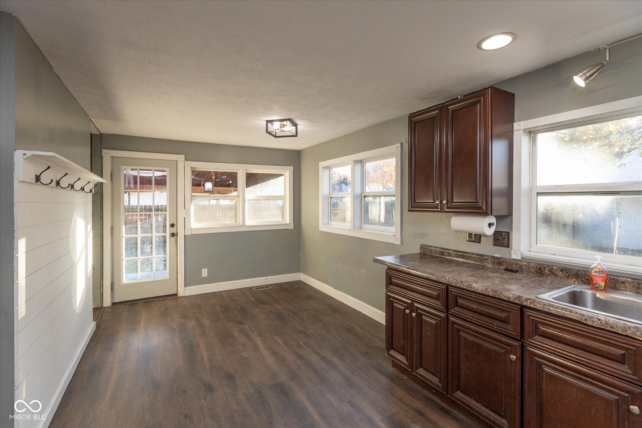 640 South High School Road Indianapolis, IN 46241 - Photo 6 of 24