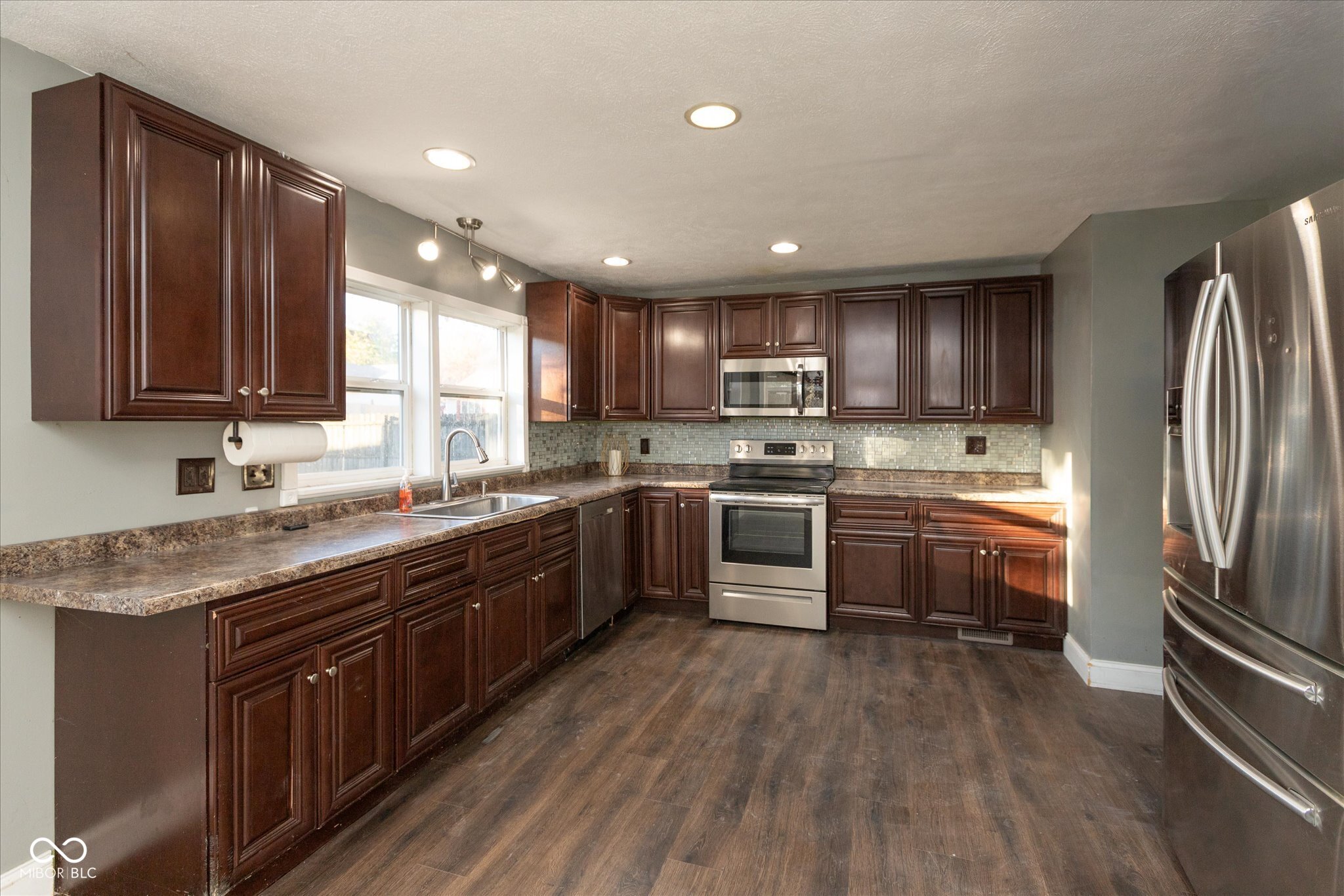 640 South High School Road Indianapolis, IN 46241 - Photo 8 of 24