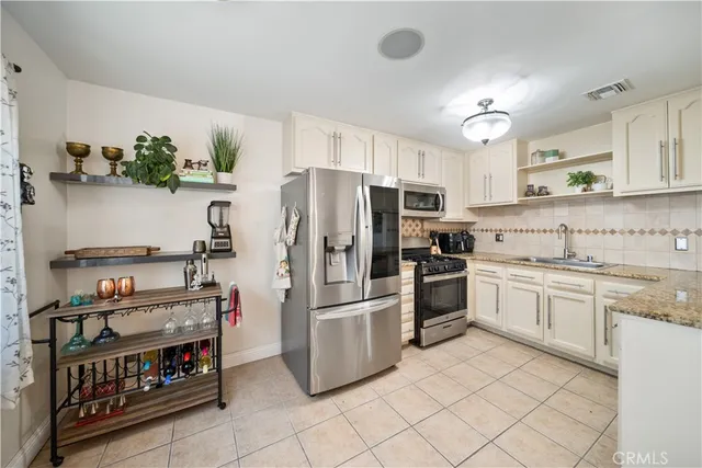 $589,000 | 19950 Sherman Way, Unit A, Winnetka, CA 91306