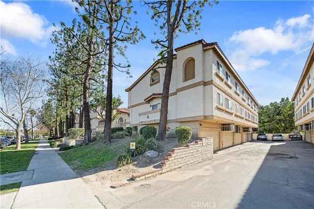 $589,000 | 19950 Sherman Way, Unit A, Winnetka, CA 91306