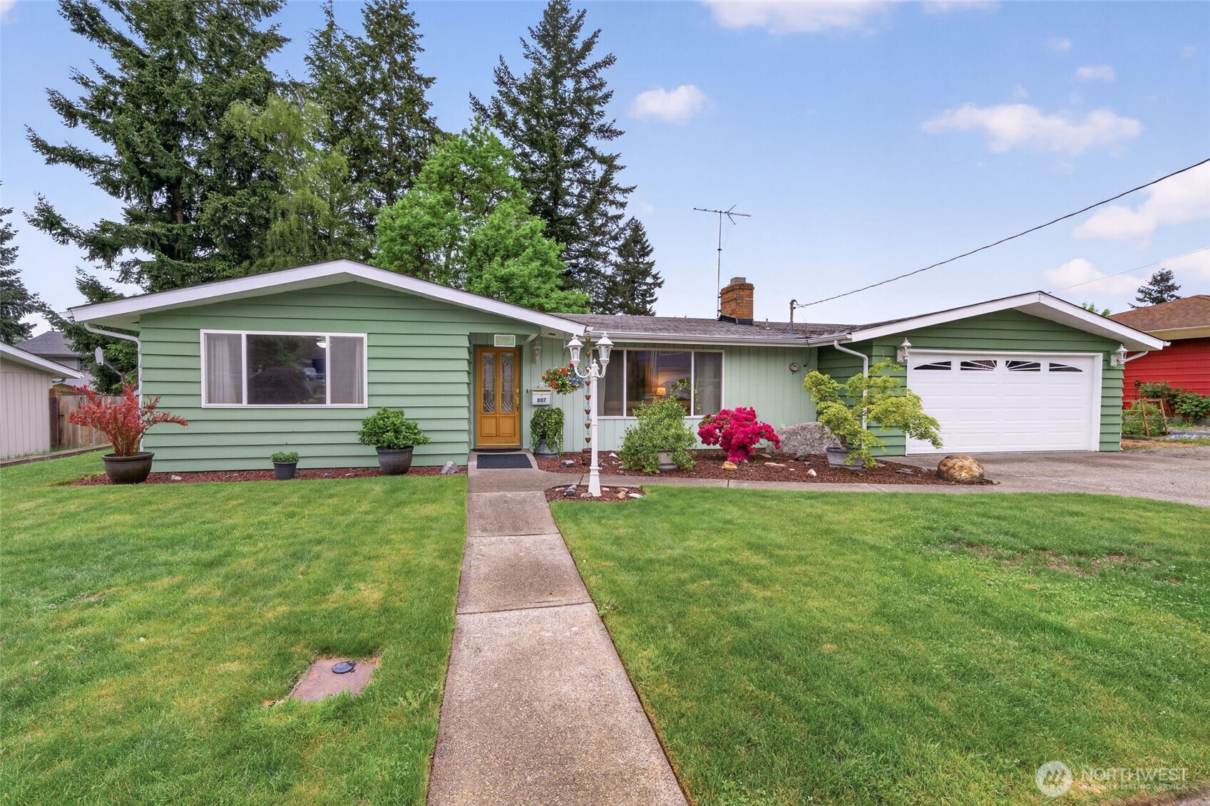 807 Jefferson Avenue Northeast Renton, WA 98056 - Photo 1 of 39 Gallery Image 1