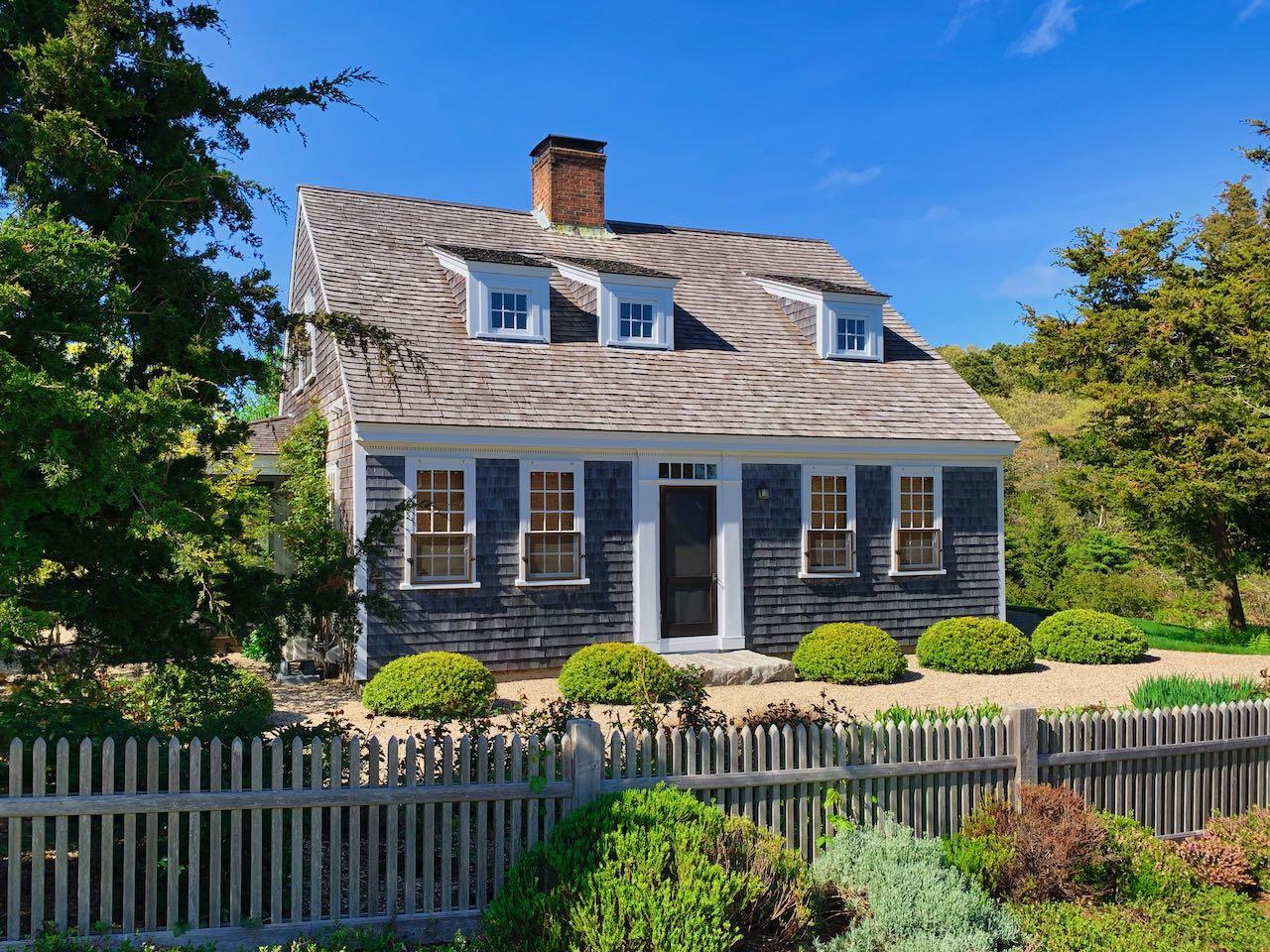 a view of a house with a yard and plants