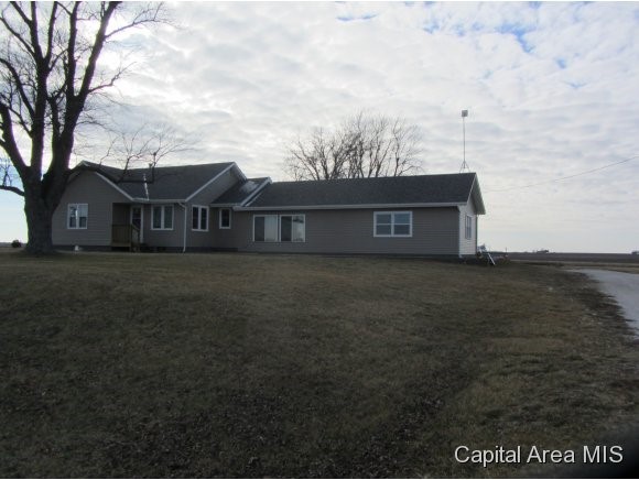 15185 Lowder Road Waverly, IL 62692 - Photo 4 of 23