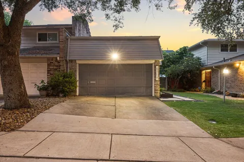 $419,000 | 5714 Innsbruck Street, Bellaire, TX 77401