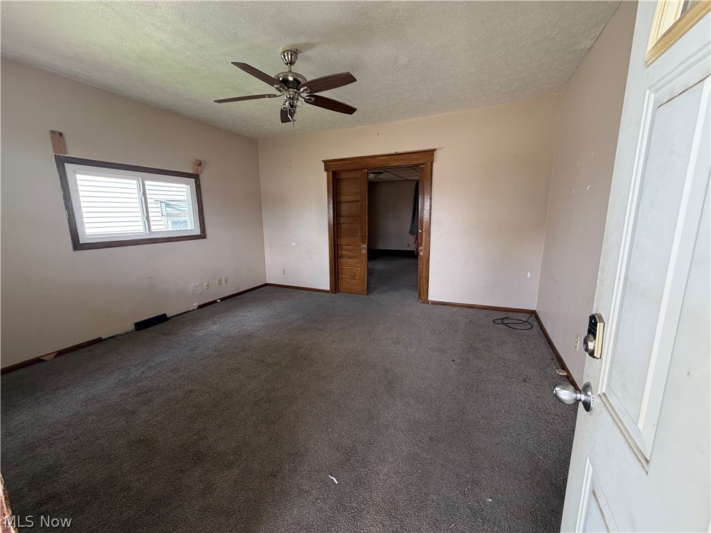 32 Cherry Road Northwest Massillon, OH 44646 - Photo 4 of 12 Spacious living room
