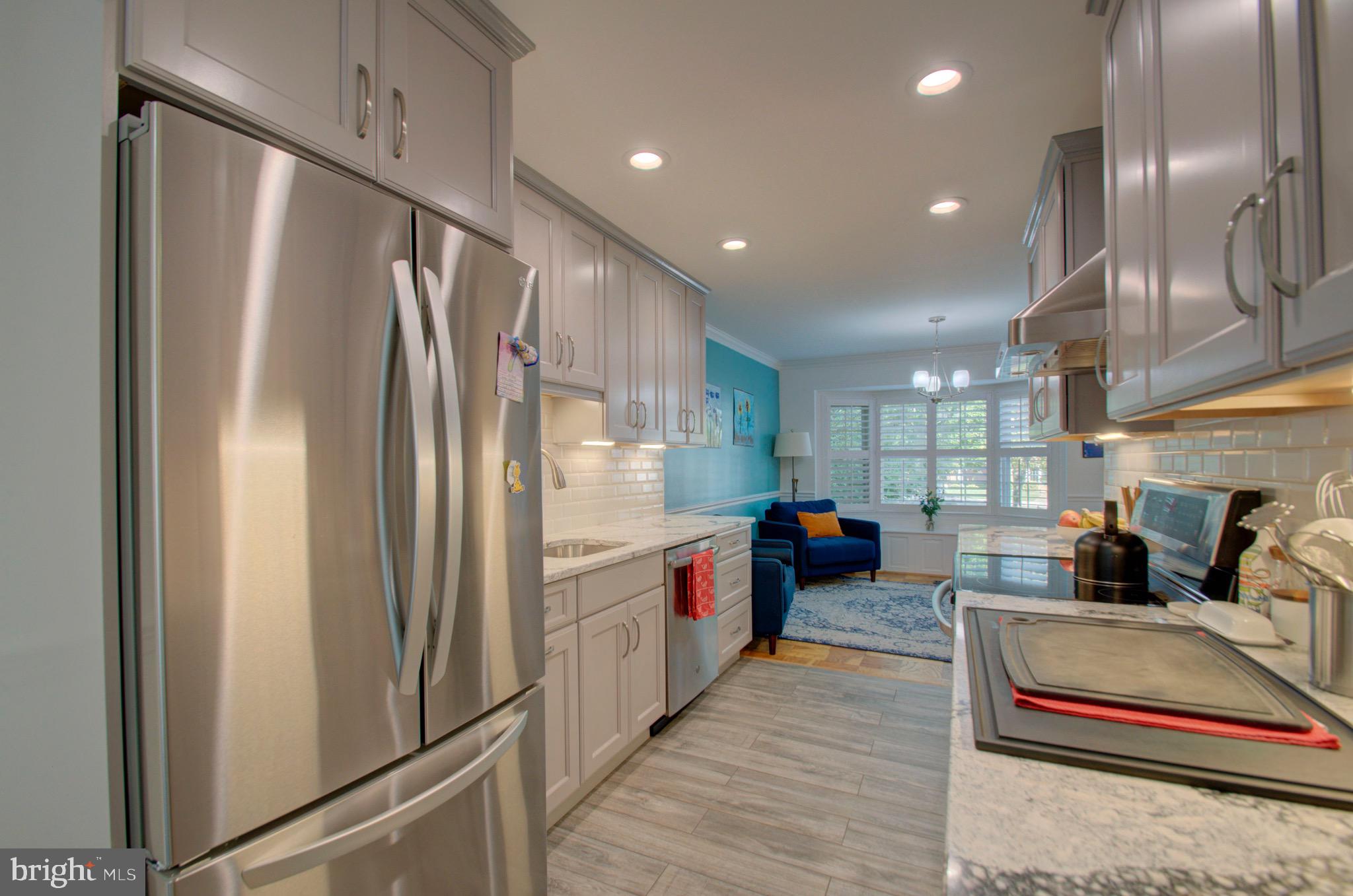 6412 Wainfleet Court Springfield, VA 22152 - Photo 15 of 43 Gourmet kitchen/stainless steel appliances.
