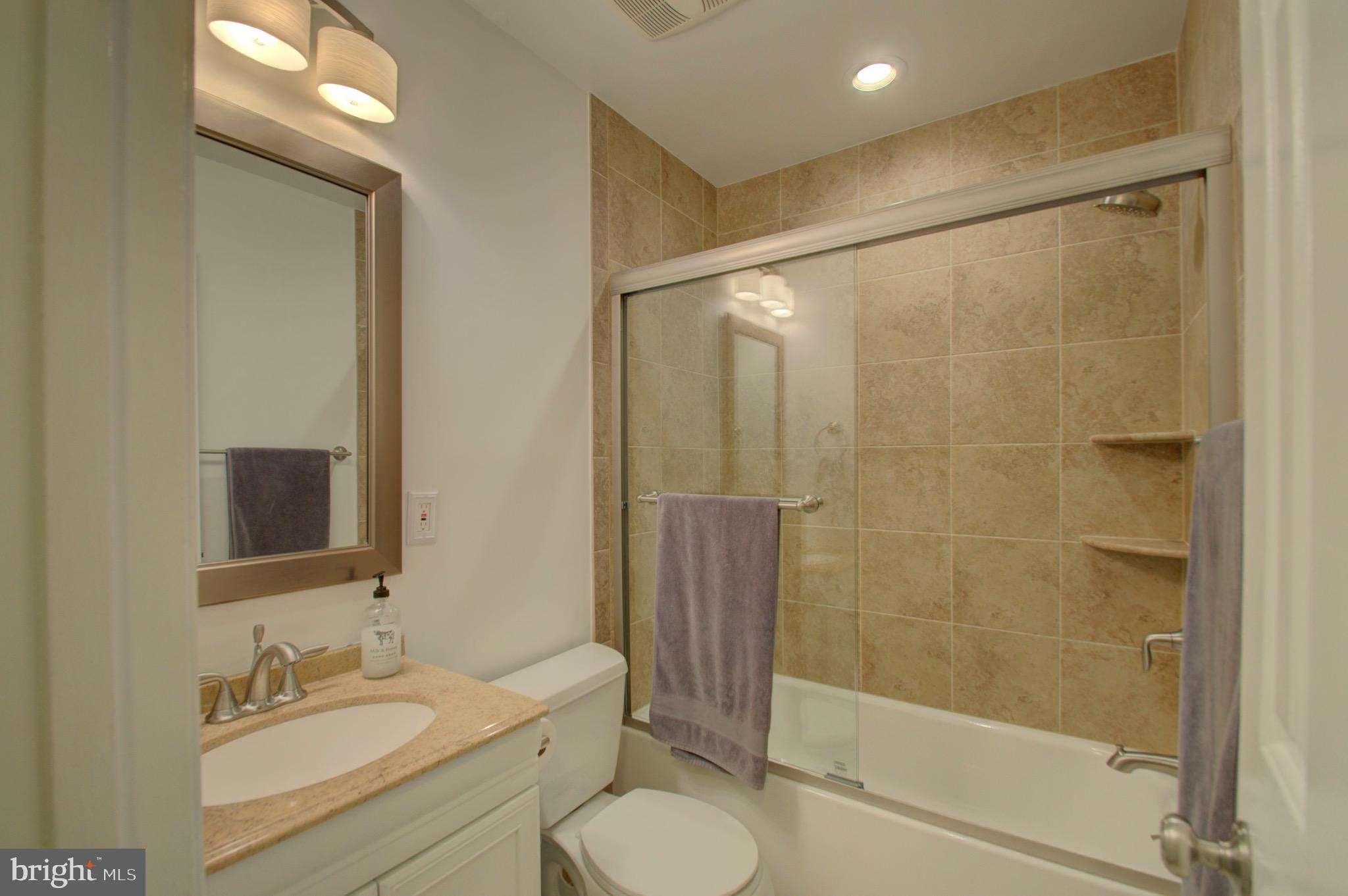 6412 Wainfleet Court Springfield, VA 22152 - Photo 23 of 43 Full bath with tile.
