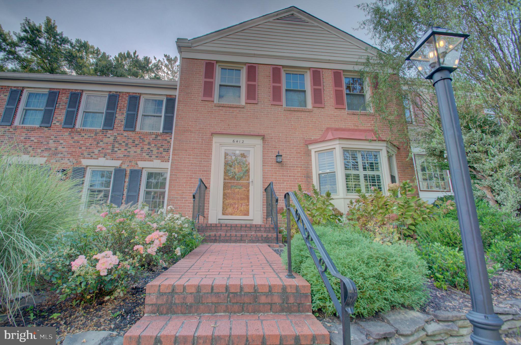 6412 Wainfleet Court Springfield, VA 22152 - Photo 5 of 43 Bay window let's in beautiful light.