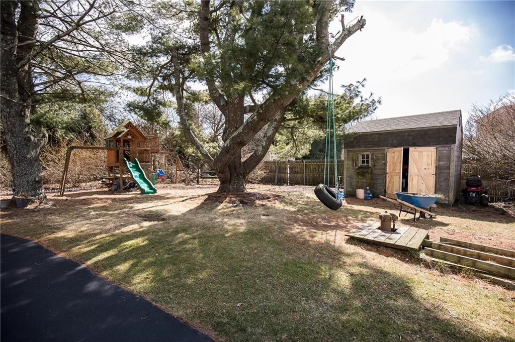 179 Schoolhouse Road Warren, RI 02885 - Photo 34 of 40