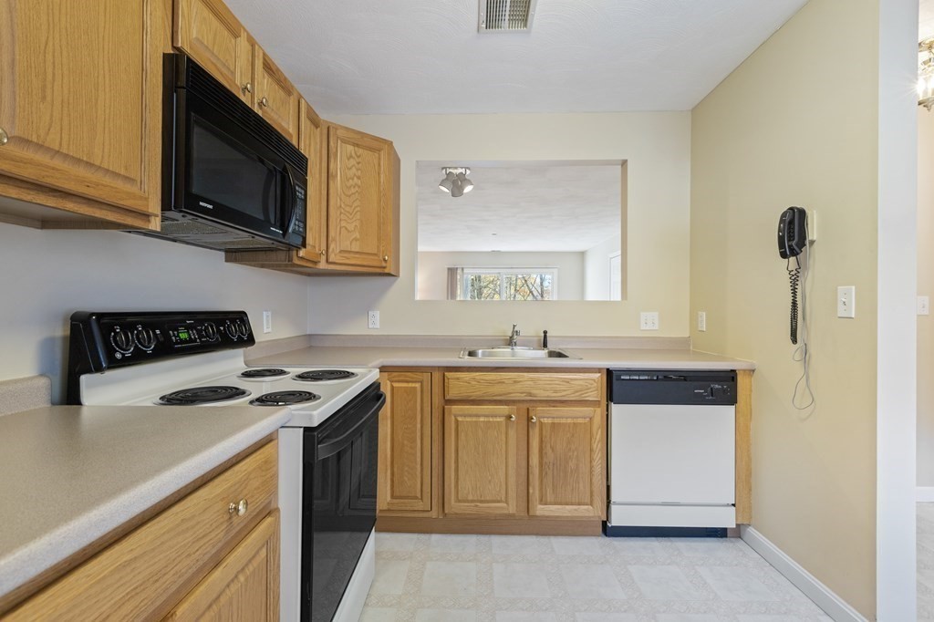 330 Sunderland Road, Unit 81 Worcester, MA 01604 - Photo 3 of 22 Gallery Image 3