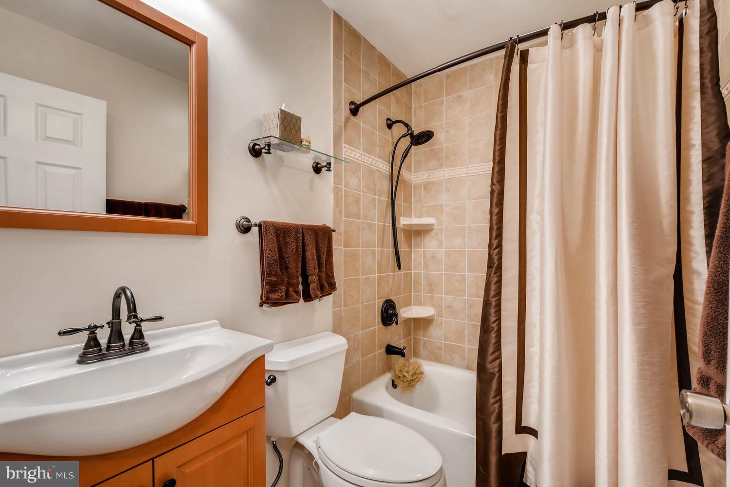 810 Uniontown Road Westminster, MD 21158 - Photo 17 of 30 Hall bath